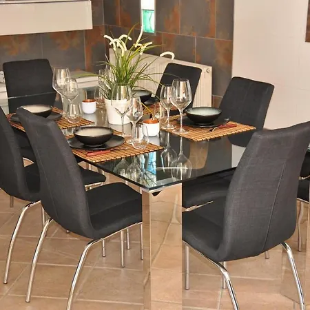 Βίλα With Private Pool - Near Golf *
