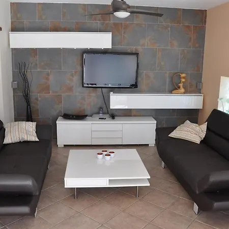 With Private Pool - Near Golf Βίλα