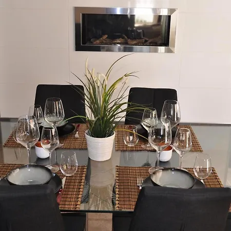 Βίλα With Private Pool - Near Golf